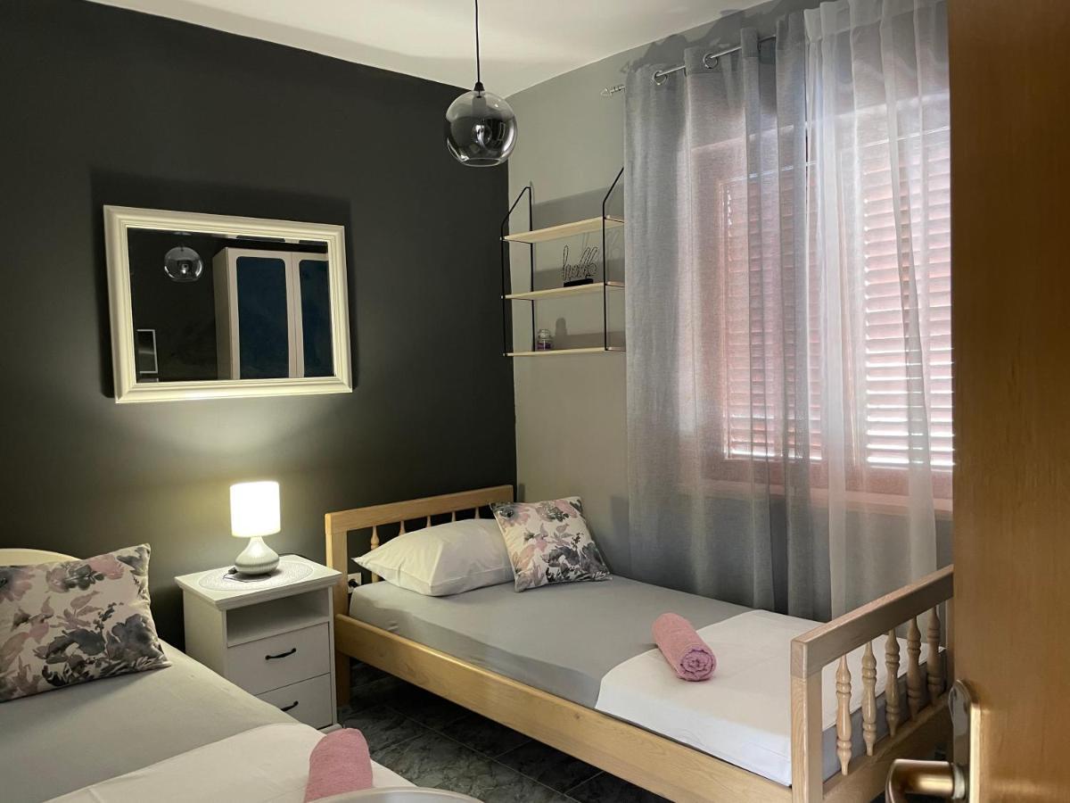 Apartmani Meri เยเซรา ภายนอก รูปภาพ