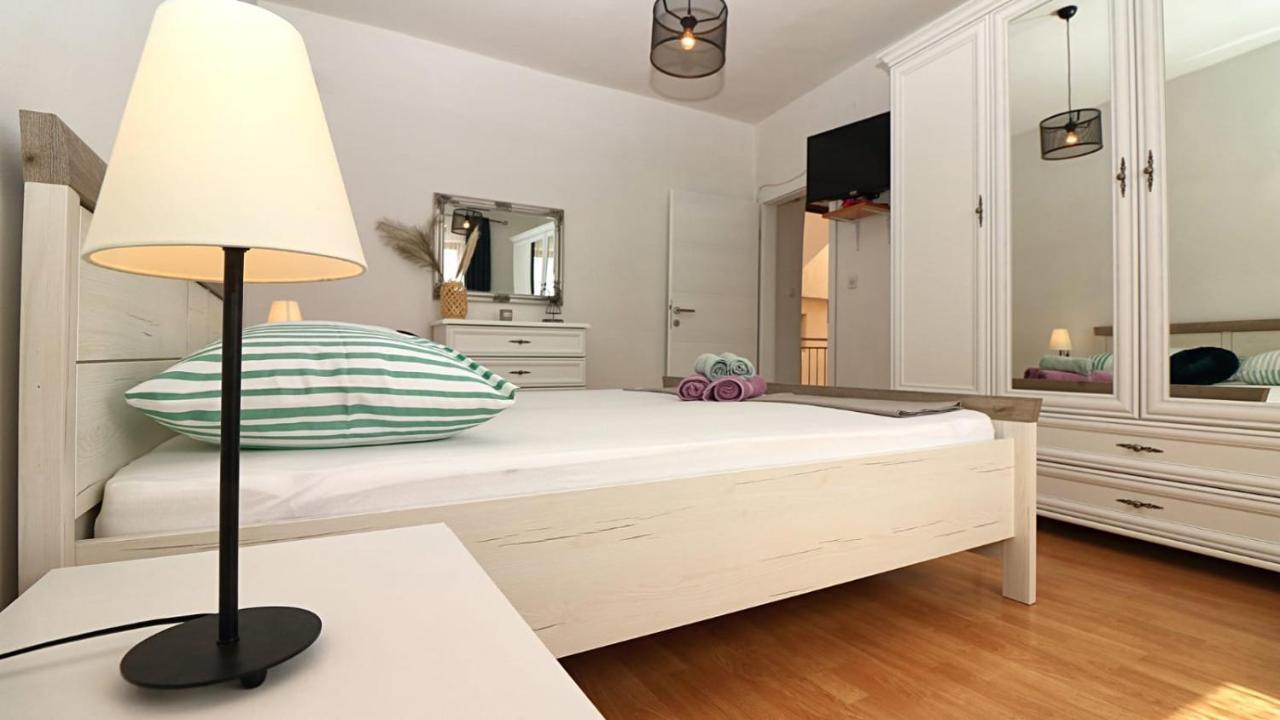 Apartmani Meri เยเซรา ภายนอก รูปภาพ